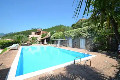 Image de Enchanting pool villa with large garden in top location