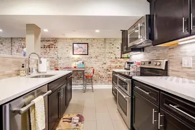 Image de S. Street Bliss - Central Bloomingdale Comfort!