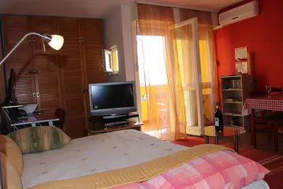 Image de Studio Chalereux Avec une vue sur Mer. Pour Deux ou Pour un Nomade Numérique!