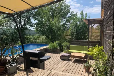 Image de Jolie Maison en Bois Avec Piscine