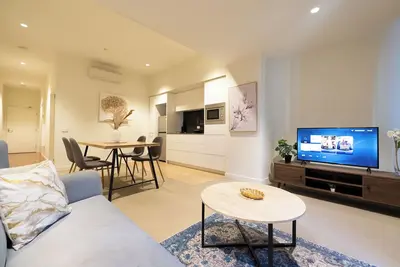 Image de This apartment is located on Melbourne's 'William Street', this is a fantastic space to live