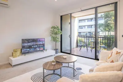 Image de This townhouse is a 3 bedroom(s), 2 bathrooms, located in Maidstone, Vic.
