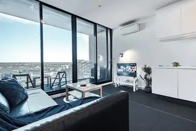 Image de This apartment is a 2 bedroom(s), 2 bathrooms, located in St Kilda, Vic.