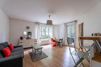 Image de Au Calme aux Pieds de Montmartre - Appartement Meublé 4 Pers