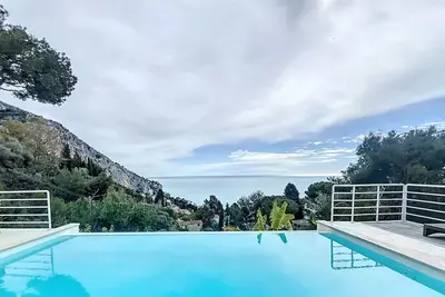 Image de Calme studio avec piscine privée, clim et parking à Menton