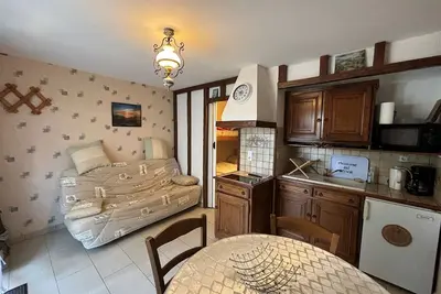 Image de Rez-de-jardin avec accès direct à la plage, terrasse ensoleillée, idéal pour 3 personnes