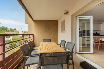 Image de Bel appartement à Ciboure, proche commerces et plage, terrasse, parking et wifi inclus