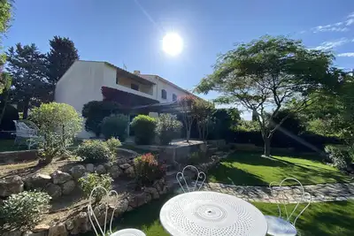 Image de Villa à Cavalaire-sur-Mer: proche plages, jardin, 3 chambres, balcon, terrain de pétanque