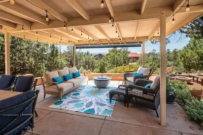 Image de Charming Ranch-Style Home with Hot Tub, Ev Charger and Fireplace in West Sedona!