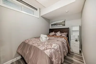 Image de Cozy and Tastefully Furnished 1br Guest Suite Close to Spruce Meadows Sw Calgary