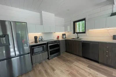 Image de Newly Built Log Cabin - Enjoy Nature’s Playground, Dining, Adventure - Calabogie