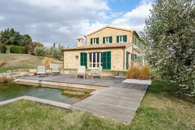 Elegant typical farmhouse with pool large wooded courtyard 10 minutes from Jesi