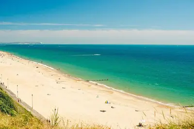 Image de Lovely home in a fab location, close to the beach, shops, restaurants and bars