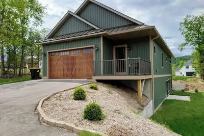 Image de Welcome to Green Pastures, a new luxury home in the village of Empire.