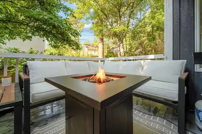 Image de Calhoun Clubhouse 3br/2ba Home • Sleeps 8 • Fire pit 🔥 • Near #6 & Longleaf ⛳
