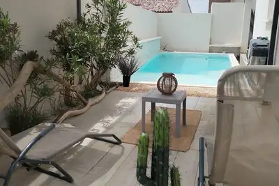 Image de Nouvelle Propriété Pavillon Neuf Climatisé Piscine Chauffée Jardin Clôturé privé