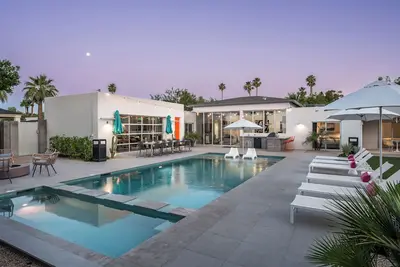 Image de Swanky & Stylish Old Town Luxe Retreat