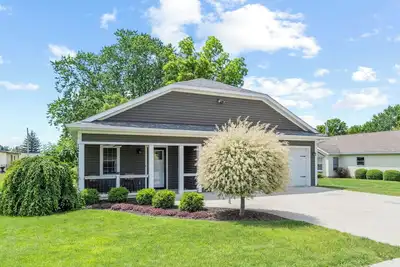 Image de New! Executive 2br Home, Huge Yard, 1. 5 mi to Acd Museum, 15 mi to Fort Wayne