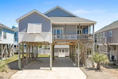 Image de Great Location - Walk to the Beach, Park and More!