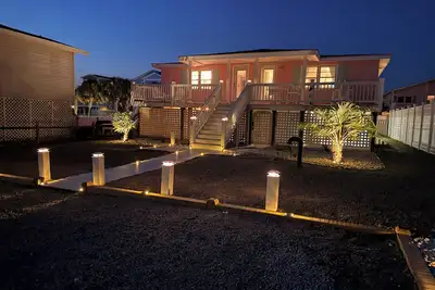 Image de Steps to the Beach! Tradiontal beach bungalow. Hooked On a Feelin' -Ii Sleeps 10