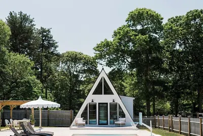 Image de Modern A-Frame cottage with Pool set on a Horse Farm. 5 minutes from the beach!