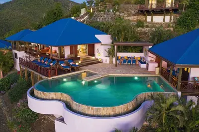 Image de Tingalayo is a private villa for 12 with 270 degree breathtaking views.