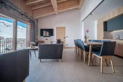 Image de Wifi, centre station, 4ème étage, piscine, sauna, hammam, télévision, casier à ski, 107m², Tignes