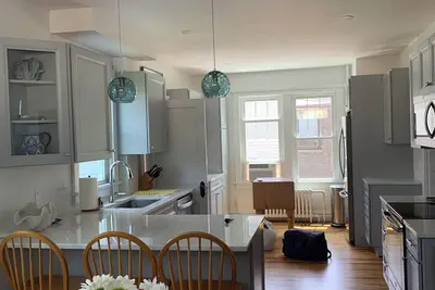 Image de Beautifully home in Newport Ri. Five star ratings in all previous rentals.