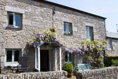 Image de Dog Friendly with parking, Ev charger and a living/cinema room with log burner