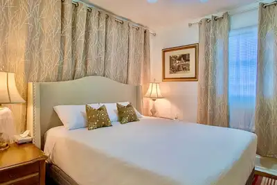 Image de The holiday cottage 2 guest  suite. Private bedroom, bathroom, entrance, kitchen