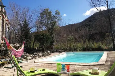 Image de Gîte 4 à 6 Personnes Avec Piscine Avec vue sur la Montagne et la Riviere