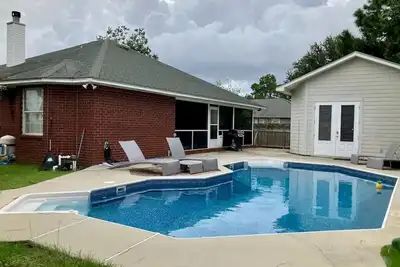 Image de Poolside Beach Getaway w/separate Guest House close to Pensacola Beach