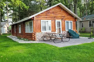 Image de Cabin on Whalen Lake