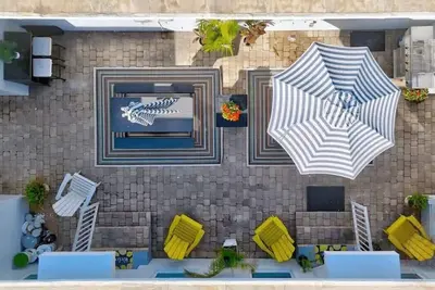 Image de Sunlit Studio Escape: Hollywood Haven, sleeps 4!