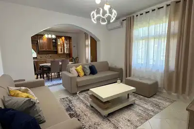 Image de Family - sized villa, pet friendly, city and castle view with a big garden!