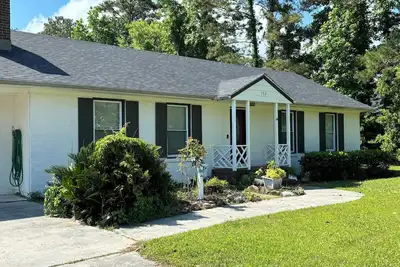 Image de Private Oasis - Pool, 4br, 3ba, Pet Friendly Home on 1 Acre