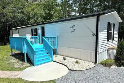 Image de Cozy Beach Home w\/ Fire Pit, Grill & Outdoor Swings—8 min from Surf City Pier!