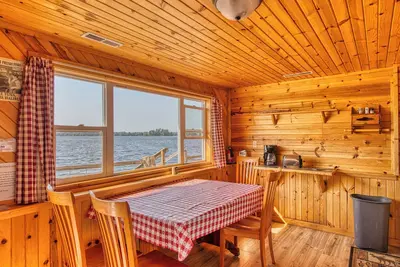 Image de Cabin on the Lake w\/ 6-Beds - Northwoods Cabins - Open for Winter - Pets ok