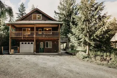 Image de 77mbr - Wi-Fi - Fireplace - Pets Ok - Bbq by RedAwning