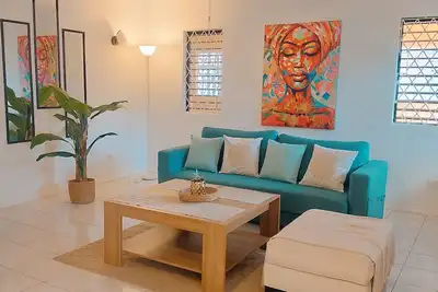 Image de Lovely tropical home with breezy patio