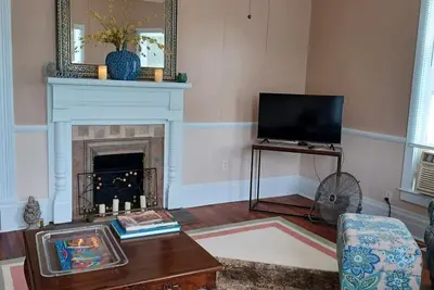 Image de Historic Cozy Cottage 5 to 10 Mins. from, Fishing, Golfing, Waterpark, Hunting