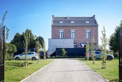 Image de Vakantiewoning Het Maashuis met 9 Slaapkamers met Eigen Sanitair Voor max 26p