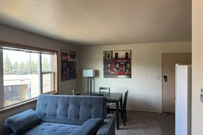 Image de One Bedroom Downtown Updated and New Appliances.