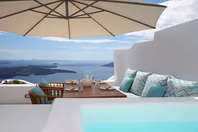 Image de Exquisite Santorini Villa | 2 Bedrooms | Villa Mariposa | Beautiful Sea and Volcano Views | Private Jacuzzi | Imerovigli
