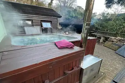 Image de The hot tub by the waterfall - facilities included