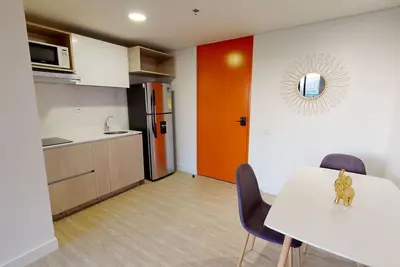 Image de Cozy and Spacious Loft for two Accros Hippies Park
