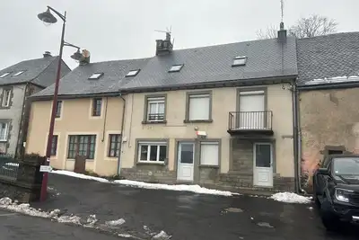 Image de Maison de Bourg à Picherande à 12 km de Super Besse, 20 km de Besse en Chandesse