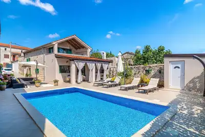 Image de Magnifique maison Ă Kresini avec WiFi