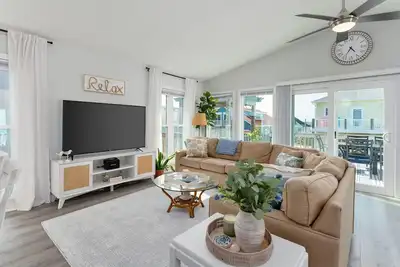 Image de Paradise at The Point - Relaxing Home Steps to Beach + Sunsets + Ocean views