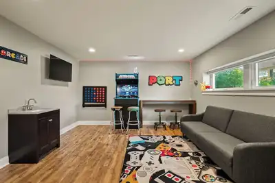 Image de Family Fun! 17, 000 Game Arcade, Sleeps 12, Walk to the Lake